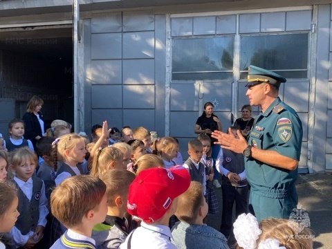 Школьники Солнечногорска посетили пожарную часть с экскурсией